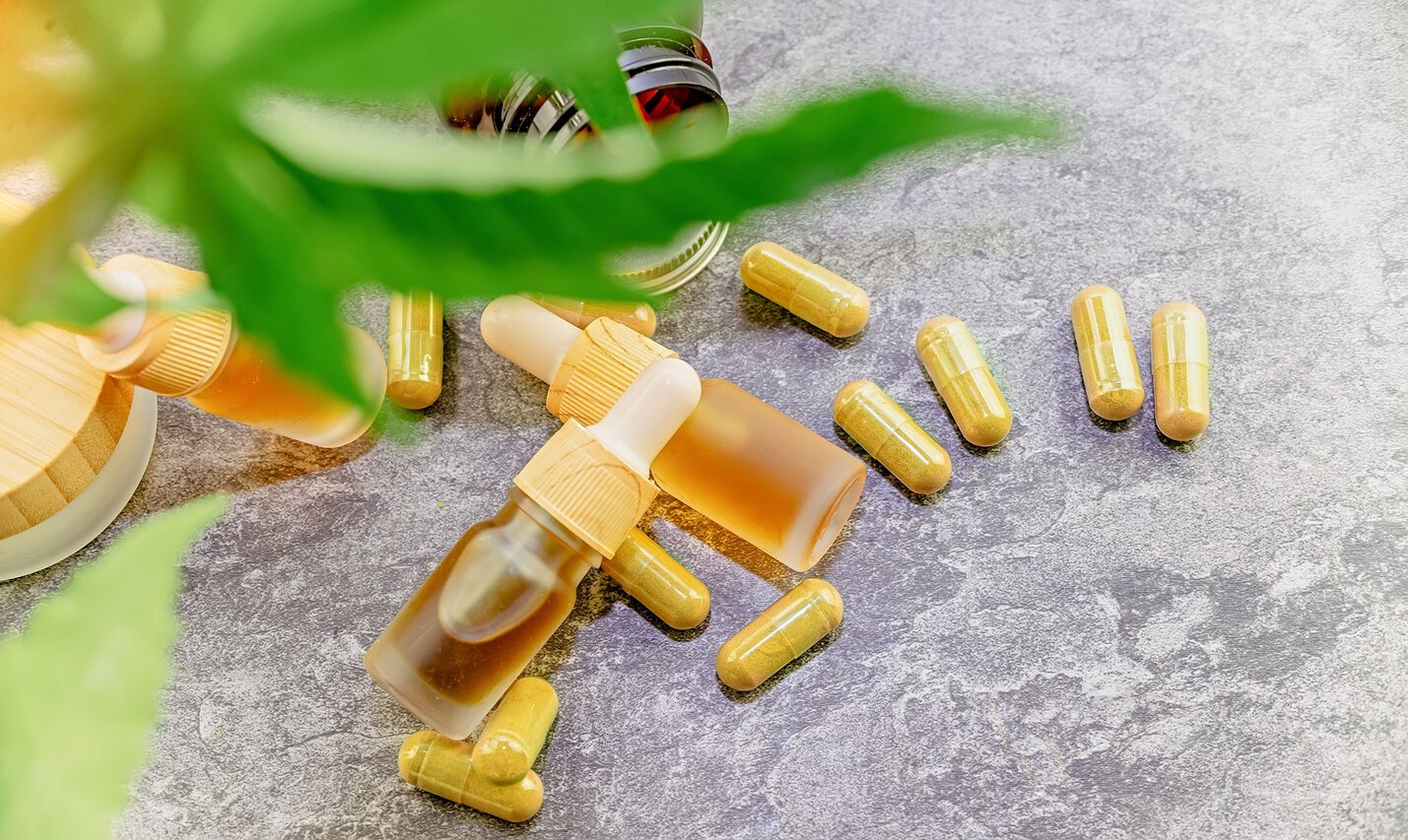 CBD olie vs. CBD kapsler – hvad skal du vælge?